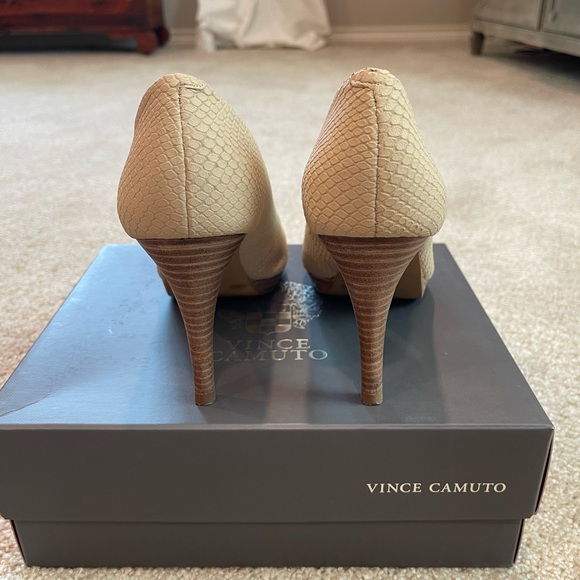 Vince Camuto Zella Stiletto Heels with Snake Print Textured Design - Picture 4 of 9